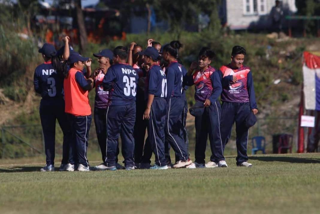 महिला क्रिकेटकाे स्वर्णका लागि पुलिस र एपीएफ खेल्दै